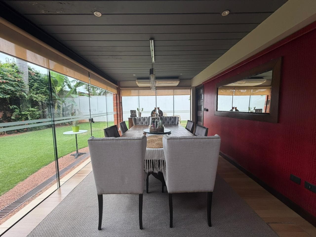 Exclusiva Residencia en Esquina, Barrio Mburucuya: Viva el Lujo en la Zona Residencial Más Prestigiosa. – 3