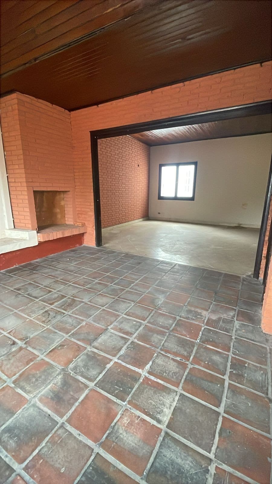 Inversión Premium en el Corazón Histórico de Asunción: Edificio Emblemático de 595 m² con 8 Dormitorios, Gran Salón Comercial y Doble Acceso, Ideal para Oficinas Corporativas, Universidades, Clínicas Médicas u Hotel Boutique. Propiedad en Impecable Estado – 2