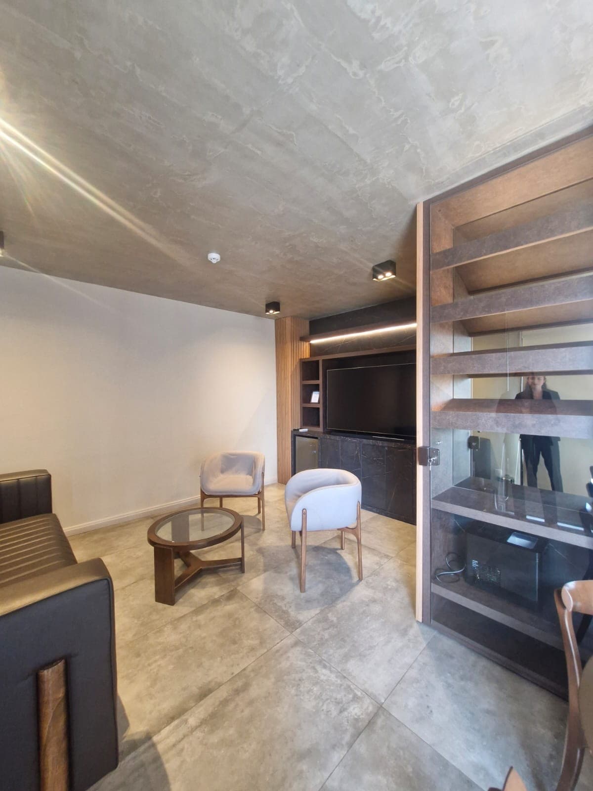 PREMIUM FURNISHED STUDIO IN LAS LOMAS Just steps from Shopping del Sol and Paseo La Galería – 2