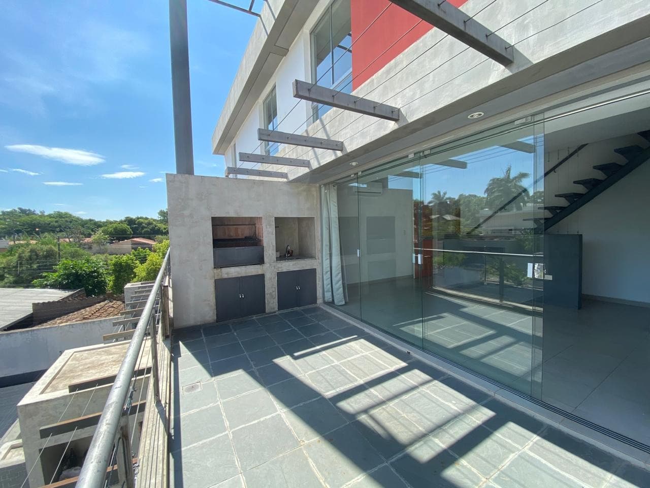 Alquilo dpto tipo duplex en Mburucuya