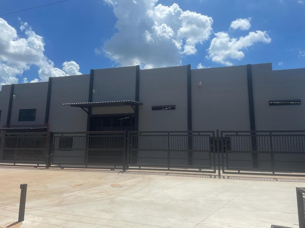 NAVE INDUSTRIAL EL ALQUILER 1200M2 EN YPANE JG – 2
