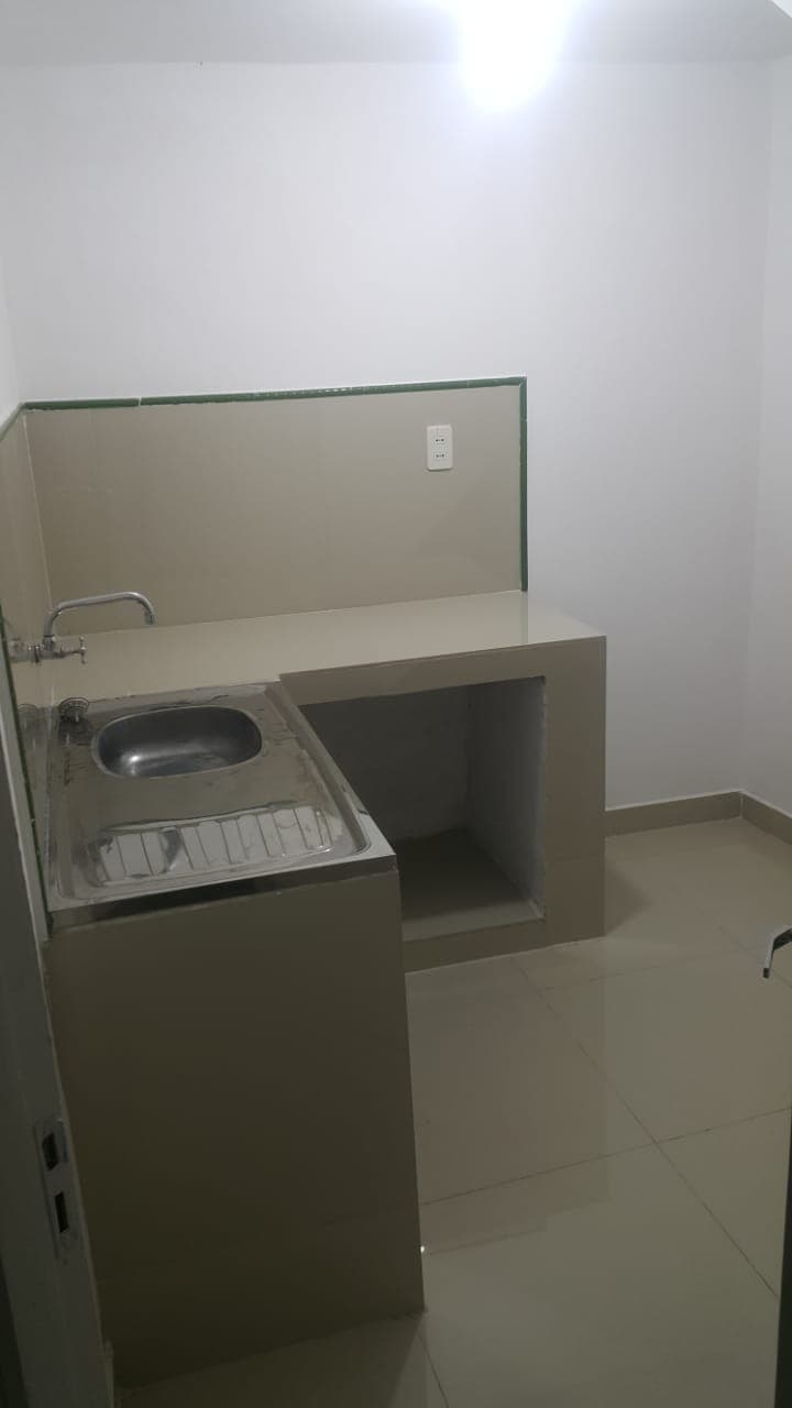 ALQUILO AMPLIO SALON EN ZONA COMERCIAL – 3