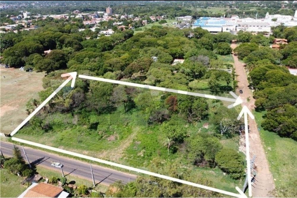 AMPLIO TERRENO EN ESQUINA - AV. LAGUNA GRANDE EN VENTA