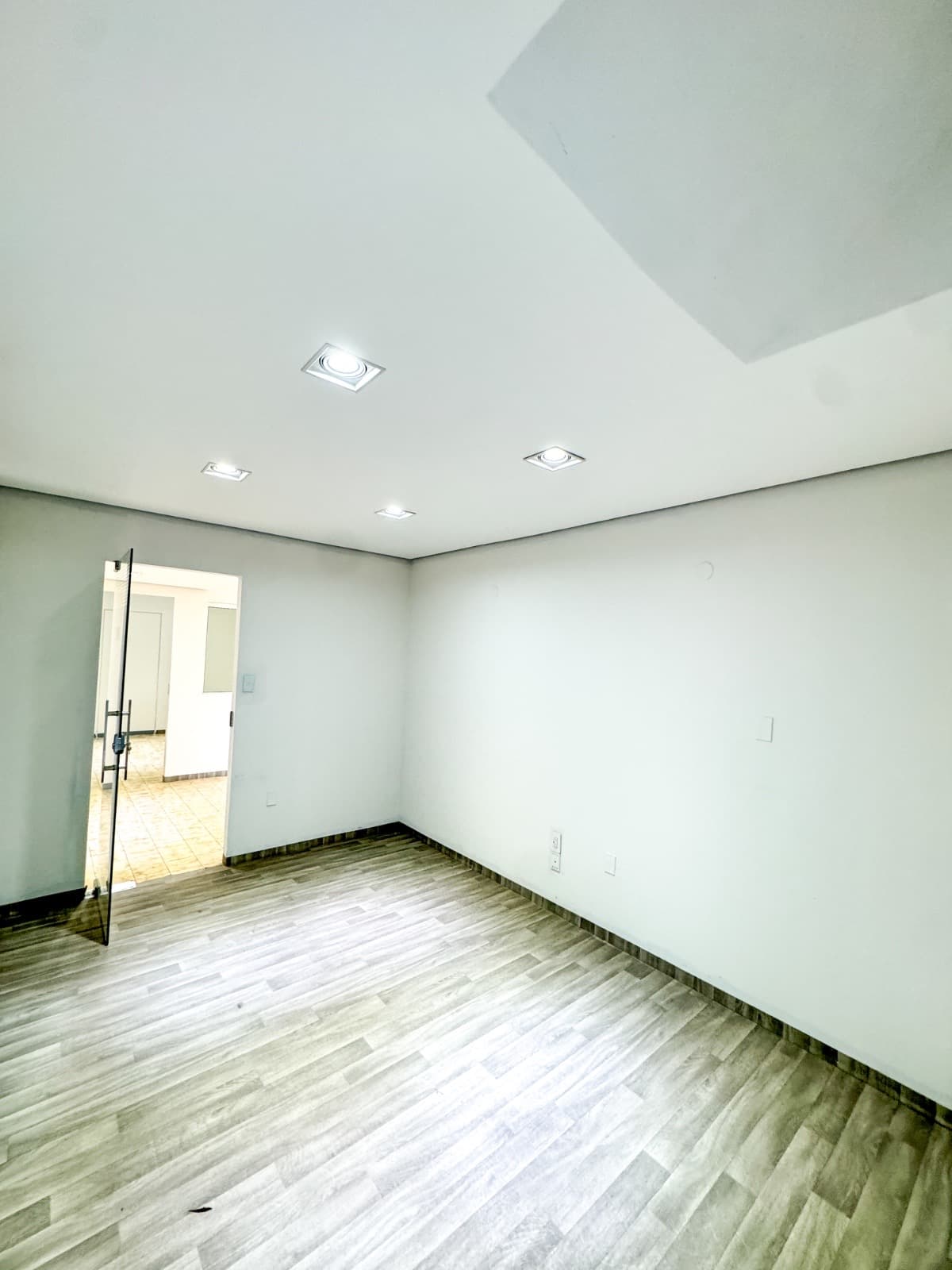 Alquilo Casas para oficina/ comercio con 3 oficinas y sala de reuniones en Z. Quinta San jose . Excelente ubicacion – 3