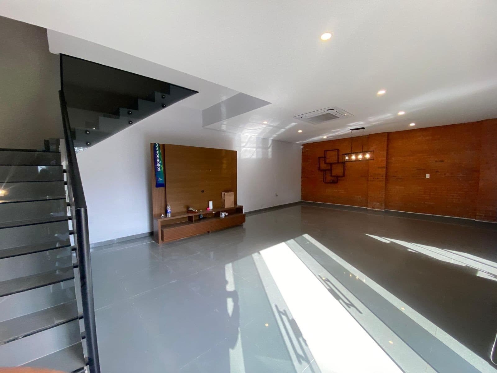 ?✨ EN VENTA – HERMOSA CASA EN LUQUE, CAÑADA GARAY ✨? – 3