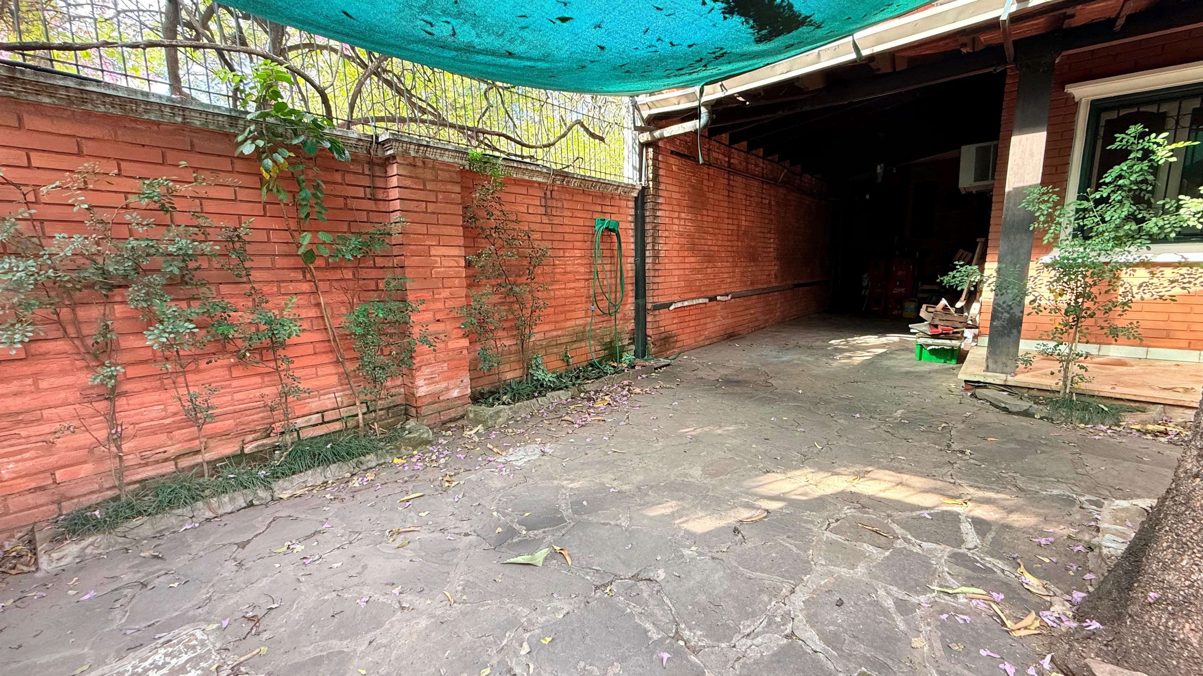 ALQUILO O VENDO CASA DE 4 DORMITORIOS PARA VIVIENDA U OFICINA SOBRE SACRAMENTO – 3