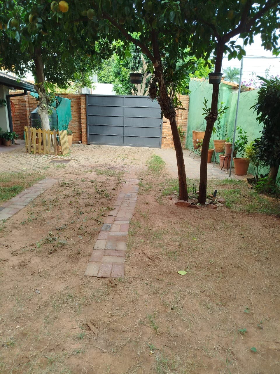 Exclusiva Residencia de 4 Dormitorios con Amplio Jardín y Sistema de Presurización de Agua, Ubicada Estratégicamente en la Prestigiosa Zona del Club Social Ytororó. ¡Oportunidad Única e Imperdible! – 3