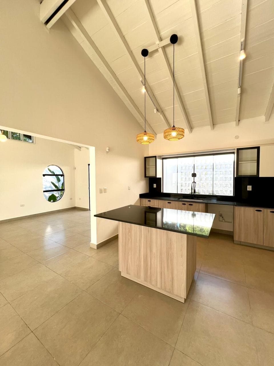EN VENTA RESIDENCIA A ESTRENAR EN MBURICAO ASUNCION – 2