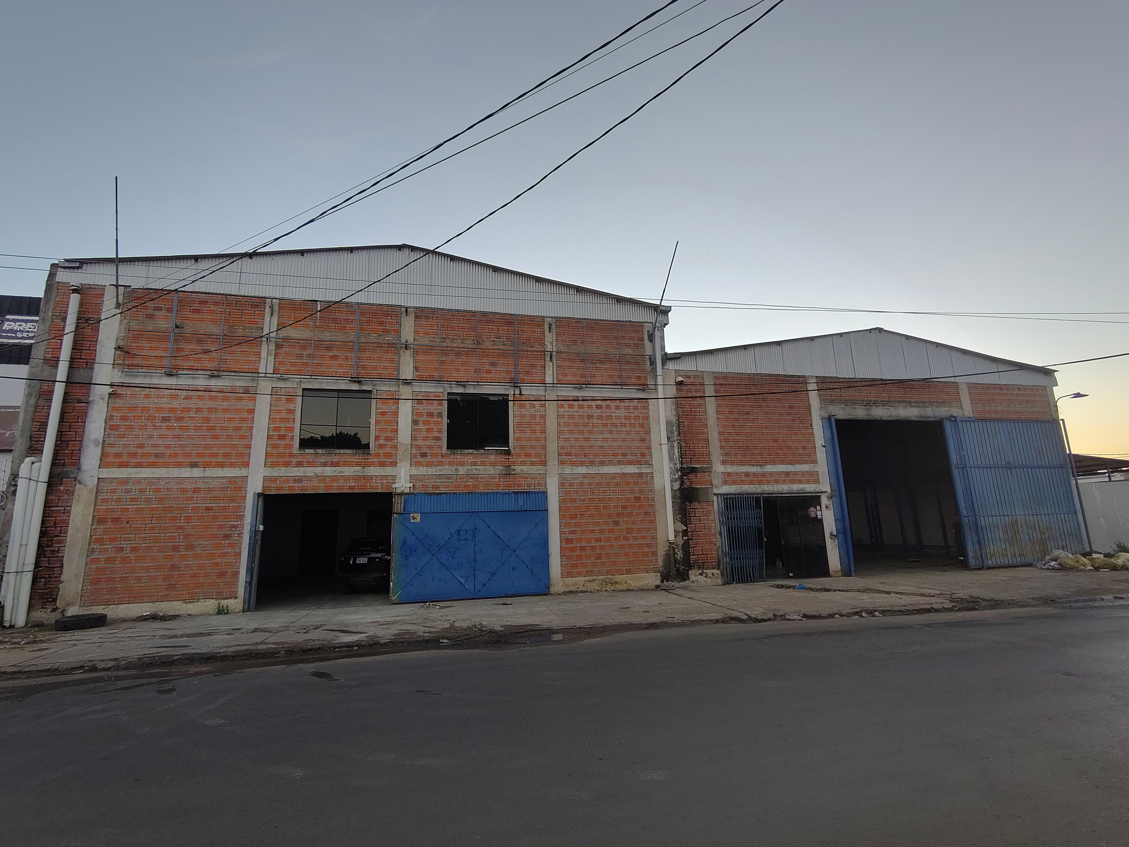 Alquilo Depósito en Asunción zona Caballería