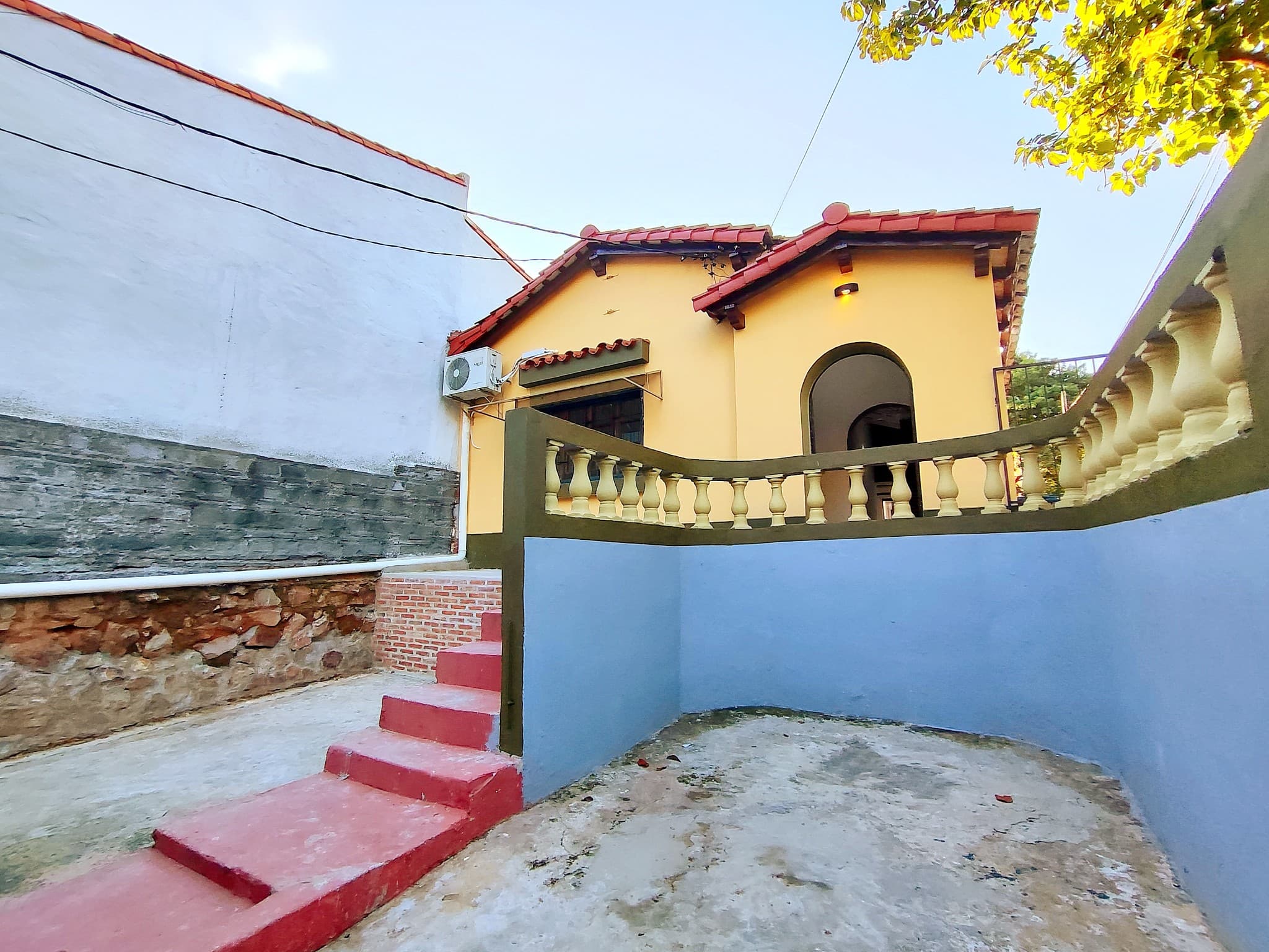 Exclusiva Residencia en Venta: A solo 350 metros del Palacio de Justicia – Inversión estratégica y estilo de vida privilegiado para profesionales y familias que buscan la máxima conveniencia en el corazón judicial de Asunción. – 2