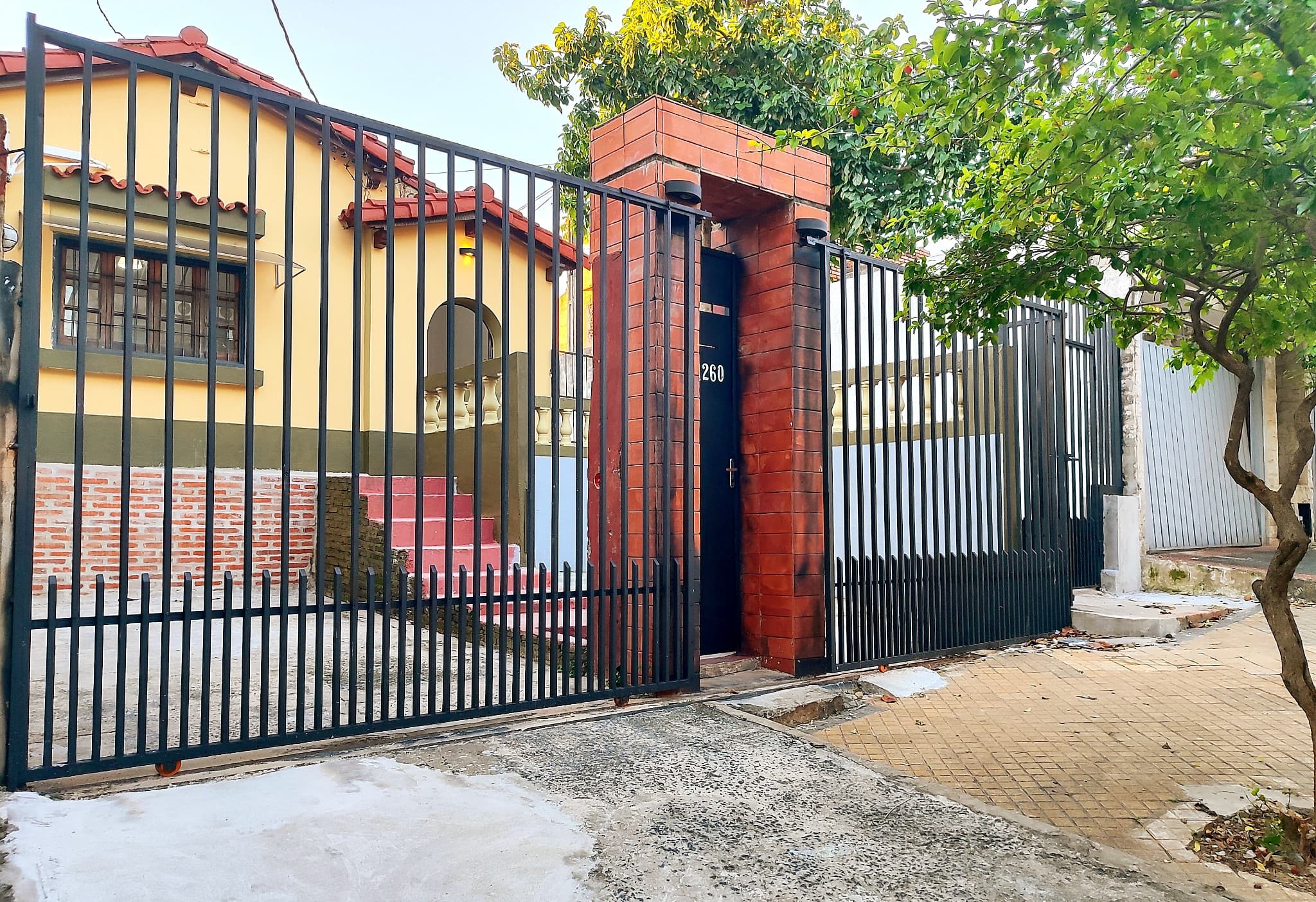 Exclusiva Residencia en Venta: A solo 350 metros del Palacio de Justicia – Inversión estratégica y estilo de vida privilegiado para profesionales y familias que buscan la máxima conveniencia en el corazón judicial de Asunción. – 3