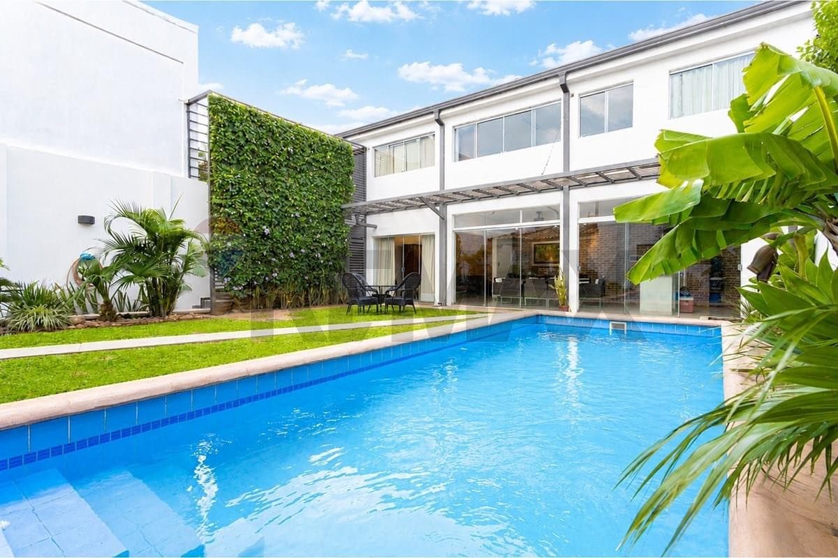 Residencia Familiar Exclusiva en Venta en Villa Aurelia: Amplia y Lista para Habitar
