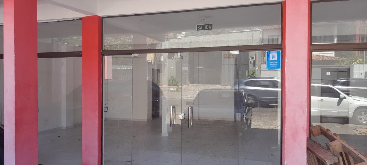AMPLIO DEPÓSITO A UNA CUADRA DE LA AV. MCAL. LÓPEZ Y DENIS ROA. – 3