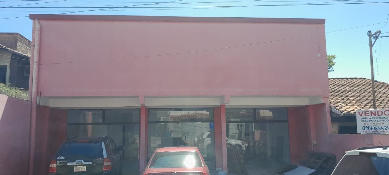 AMPLIO DEPÓSITO A UNA CUADRA DE LA AV. MCAL. LÓPEZ Y DENIS ROA.