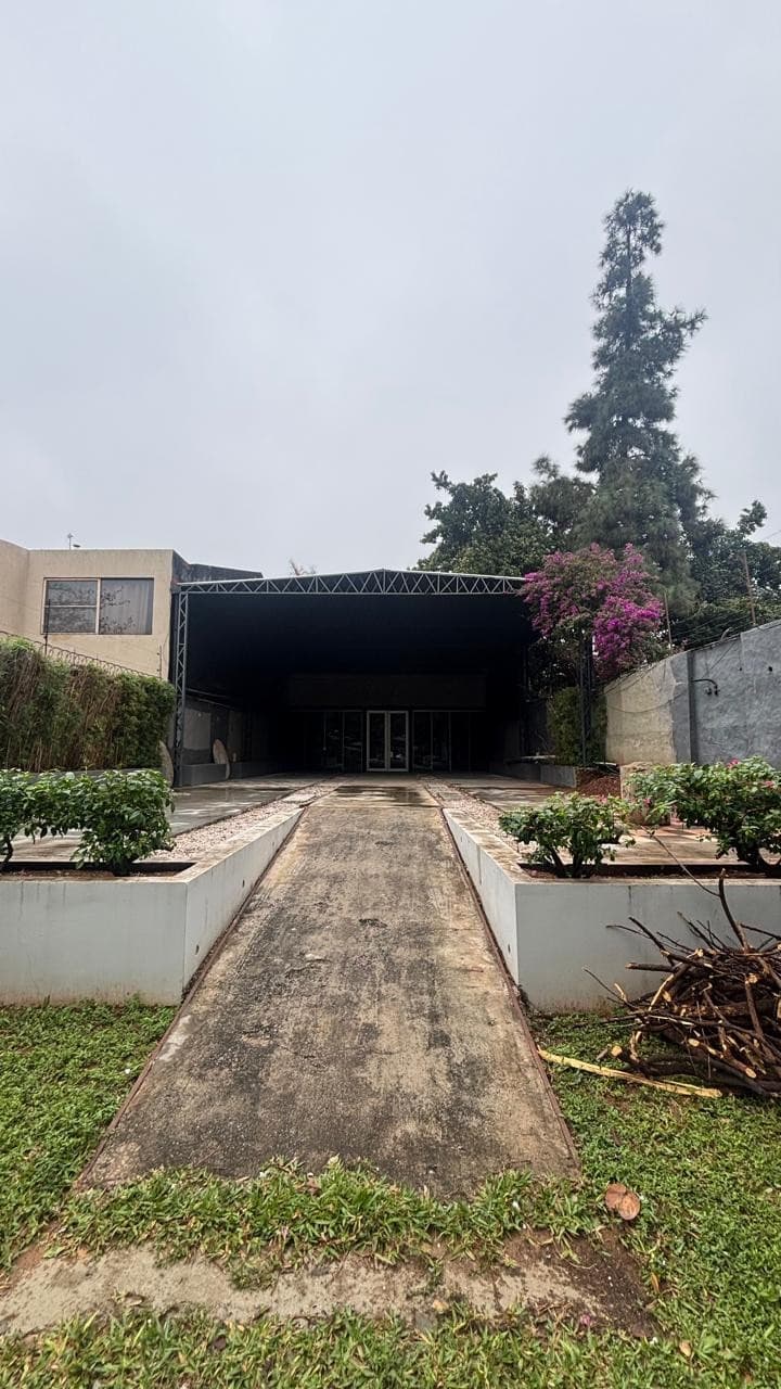 ALQUILO AMPLIO LOCAL EN VILLA MORRA