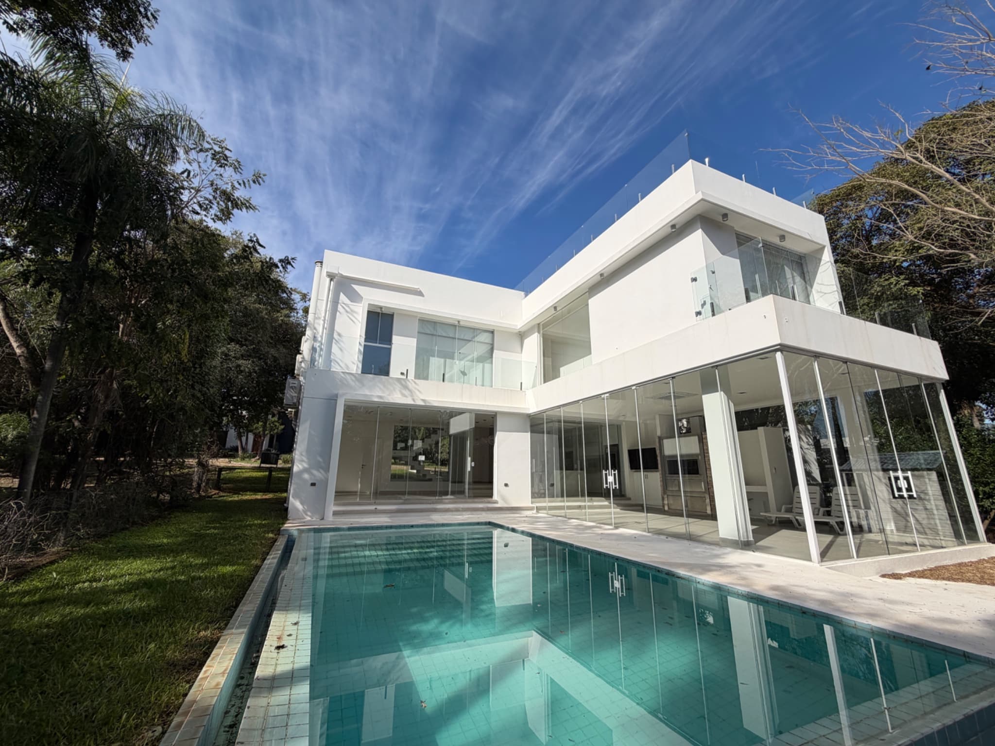 San Bernardino. Casa en Venta con vista al Lago en Condominio Sunset Hills.
