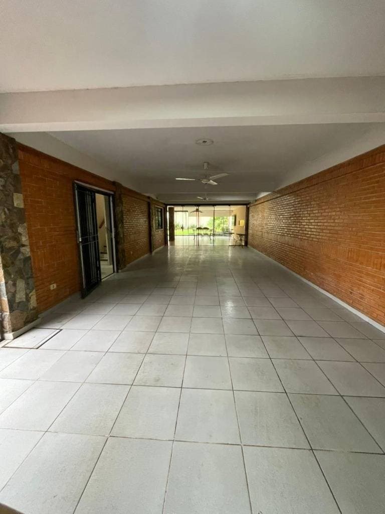 EN ALQUILER, RESIDENCIA EN LAMBARÉ, CENTRAL – 2