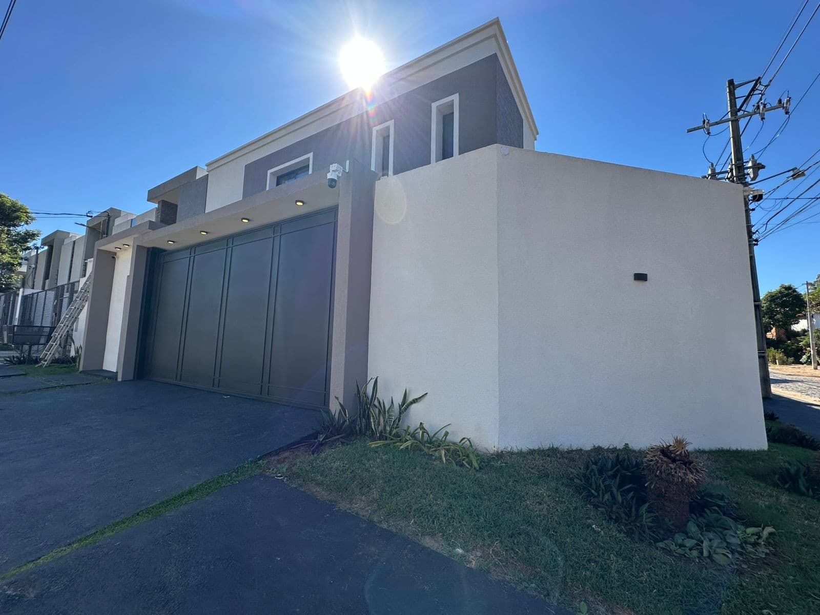 Exclusiva Casa Pareada a Estrenar: Lujo y Confort en Alquiler – 2