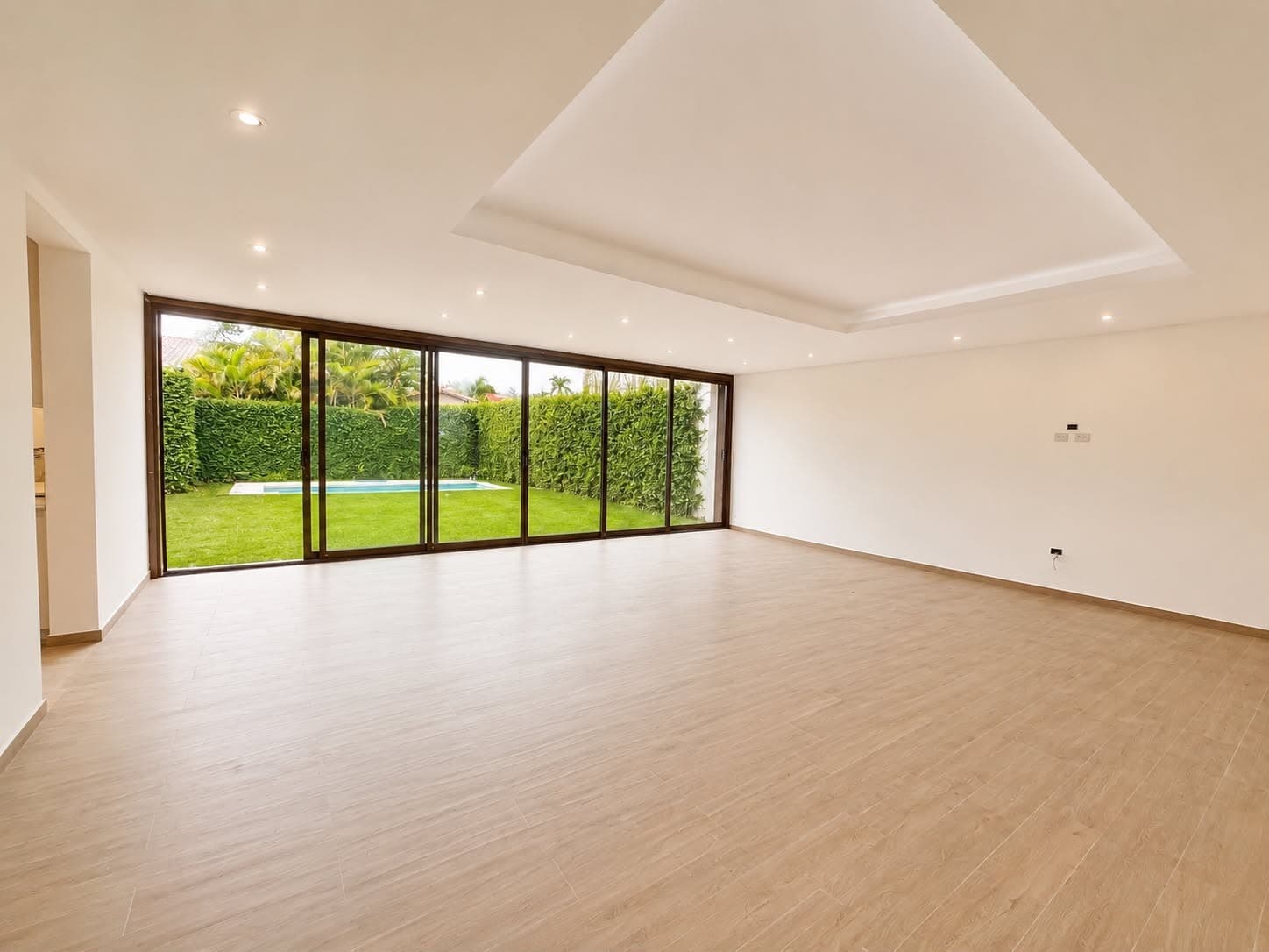 USD 3500 IVA incluido - RESIDENCIA DE UNA SOLA PLANTA CON AMPLIO PATIO EN MBURUCUYA - MIRAFLORES – 3
