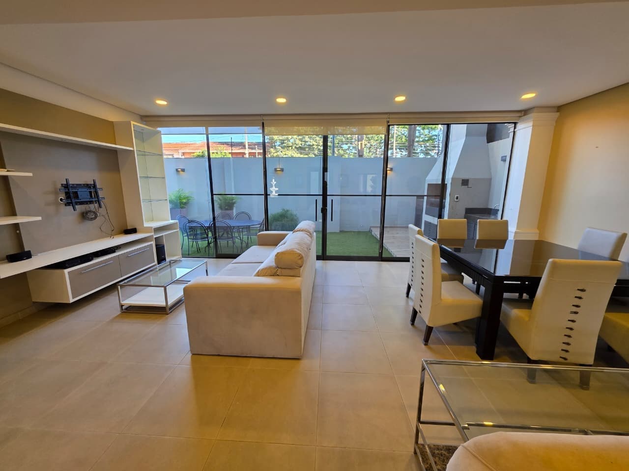 EN ALQUILER - HERMOSA CASA SEMI AMOBLADA EN CONDOMINIO – 3