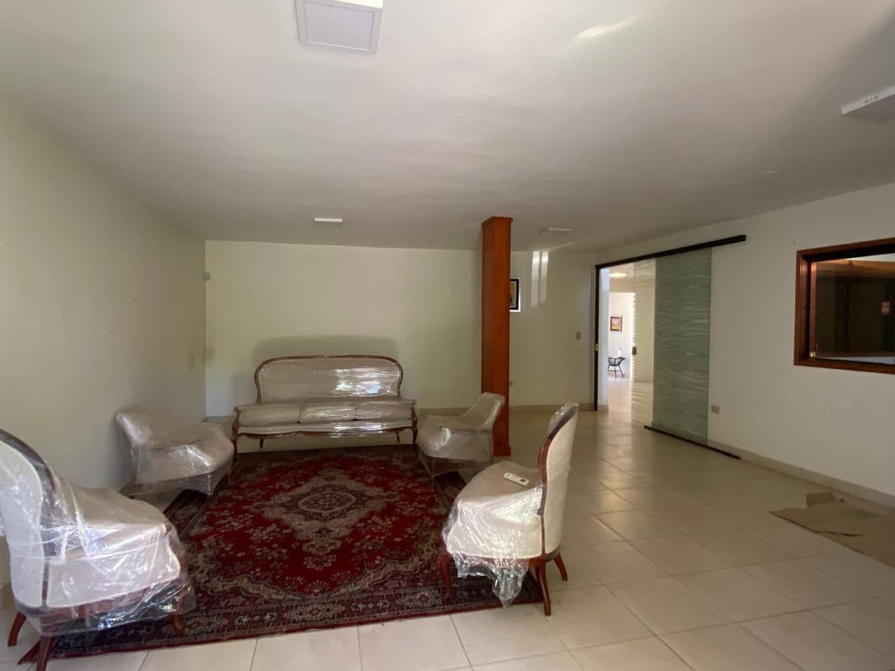Se Alquila Casa de 4 Dormitorios sobre la avenida Kubitschek. – 2