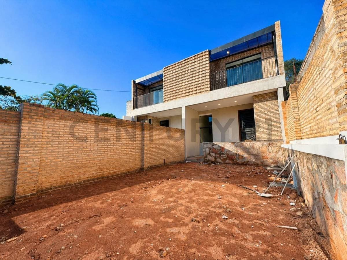 En venta Exclusivo Dúplex de Tres Dormitorios en Prestigiosa Zona Colegio SEK – 3