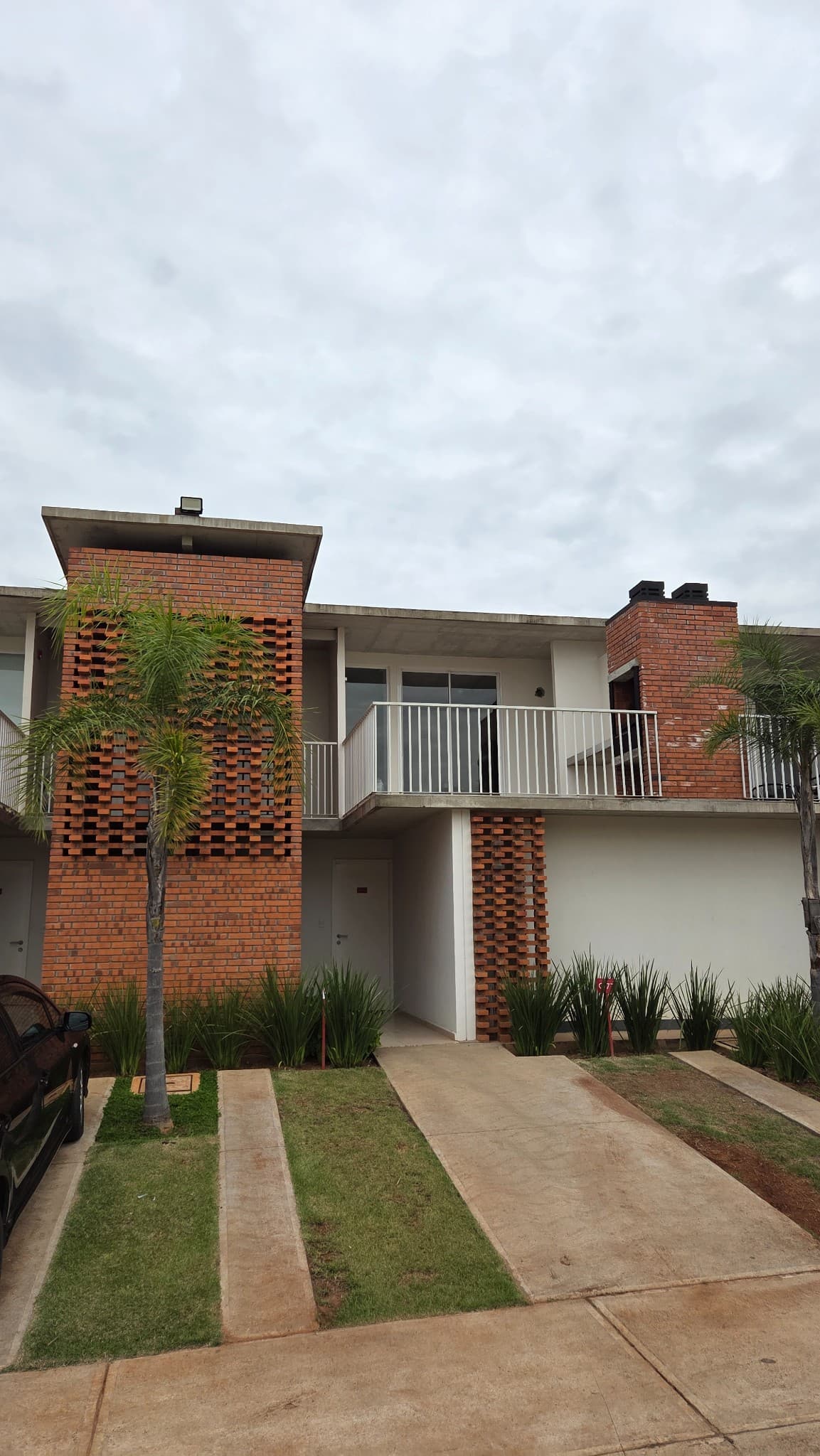 Oportunidad Única: Exclusiva Residencia en Venta en Luque, Zona Aeropuerto – ¡Precio de Oferta Irresistible!