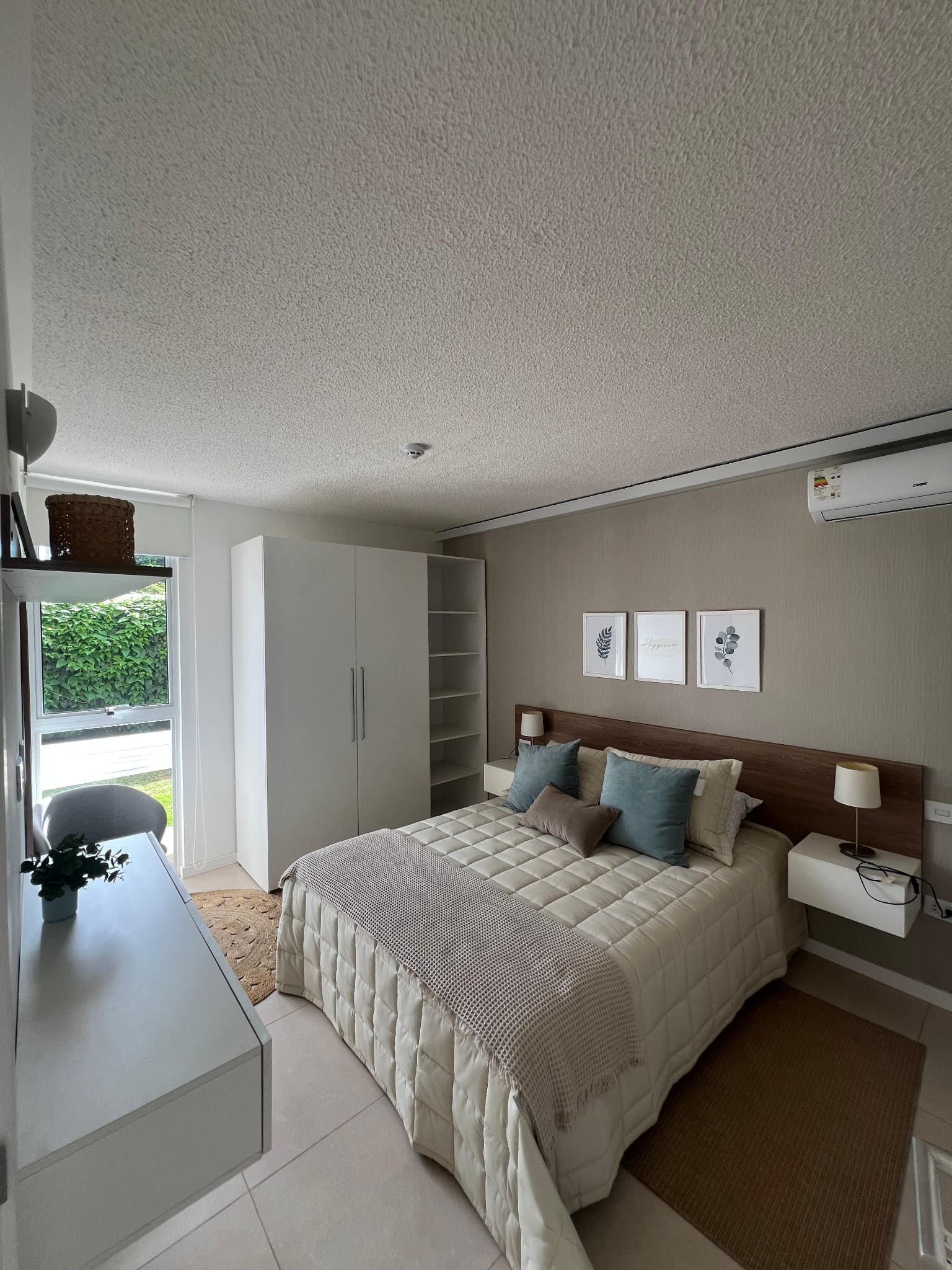 Oportunidad Única: Exclusiva Residencia en Venta en Luque, Zona Aeropuerto – ¡Precio de Oferta Irresistible! – 2