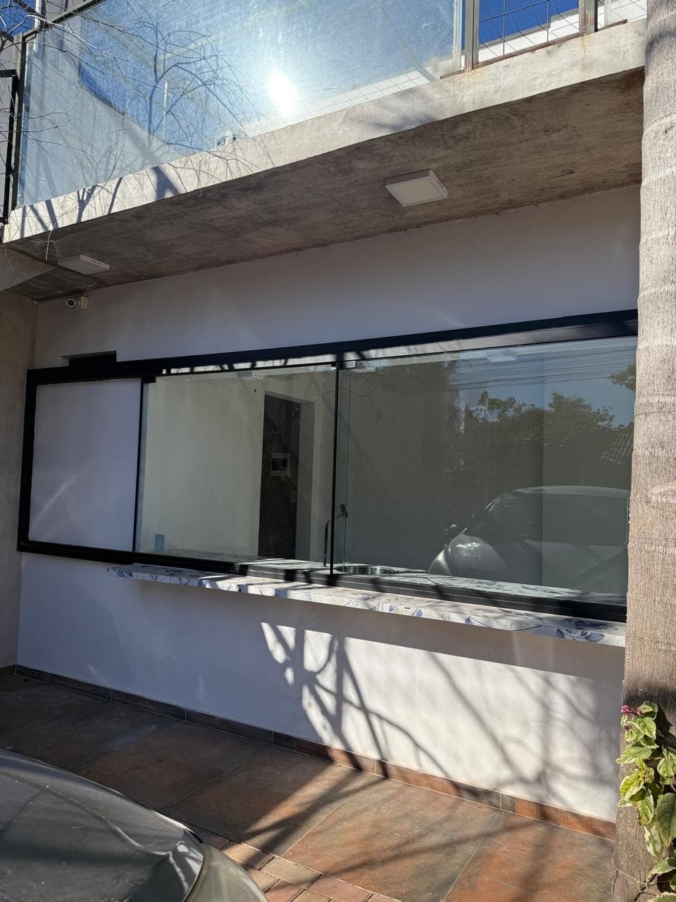 Alquilo salón para cafetería en la estratégica ubicación de Villa Aurelia, sobre la calle Victor Heyn.