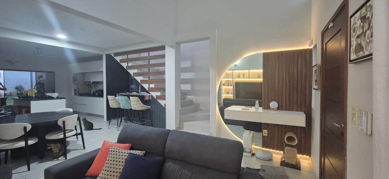Exclusivo Dúplex Amoblado con Jardín Privado: Un Oasis de Confort y Estilo.
