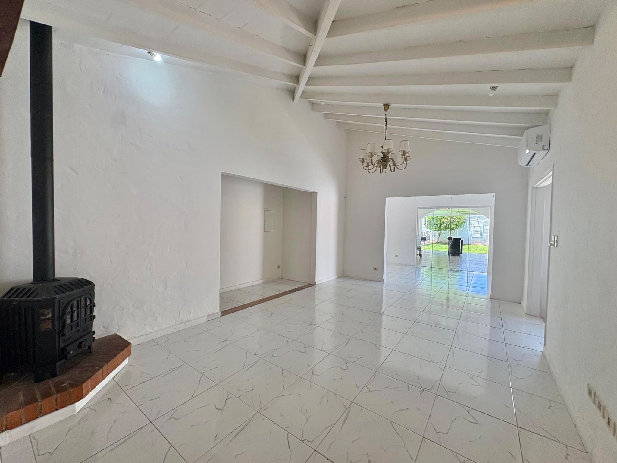 Exclusiva Residencia de Lujo en Los Laureles, Asunción: Un Oasis de Elegancia y Confort. – 3