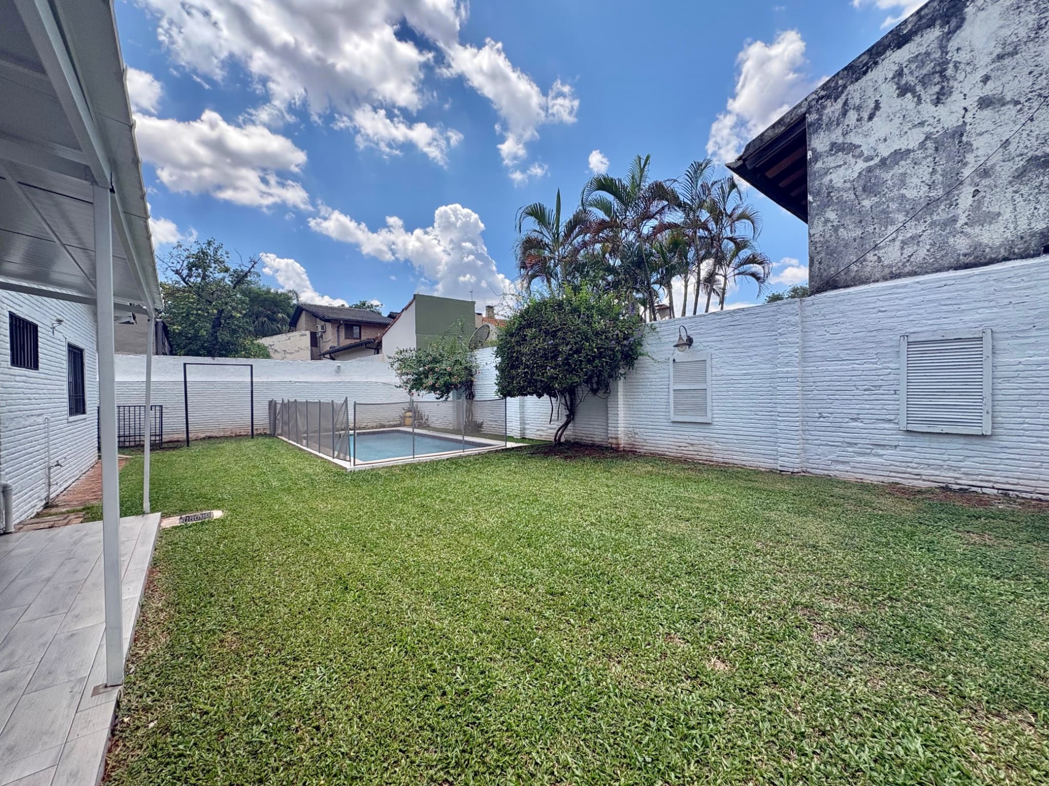 Exclusiva Residencia de Lujo en Los Laureles, Asunción: Un Oasis de Elegancia y Confort. – 2