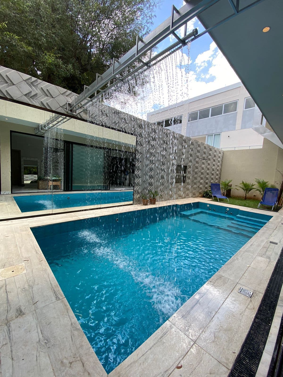 EM ALUGUEL — AMPLA RESIDÊNCIA NA ZONA YACHT & GOLF CLUB -CIDADE LAMBARÉ