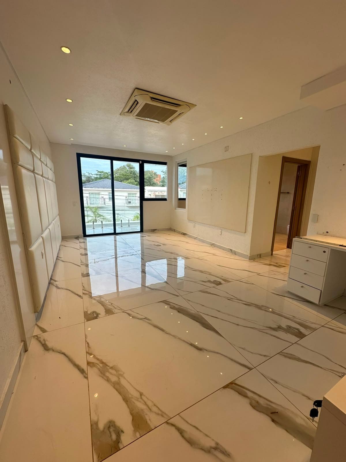 EM ALUGUEL — AMPLA RESIDÊNCIA NA ZONA YACHT & GOLF CLUB -CIDADE LAMBARÉ – 2