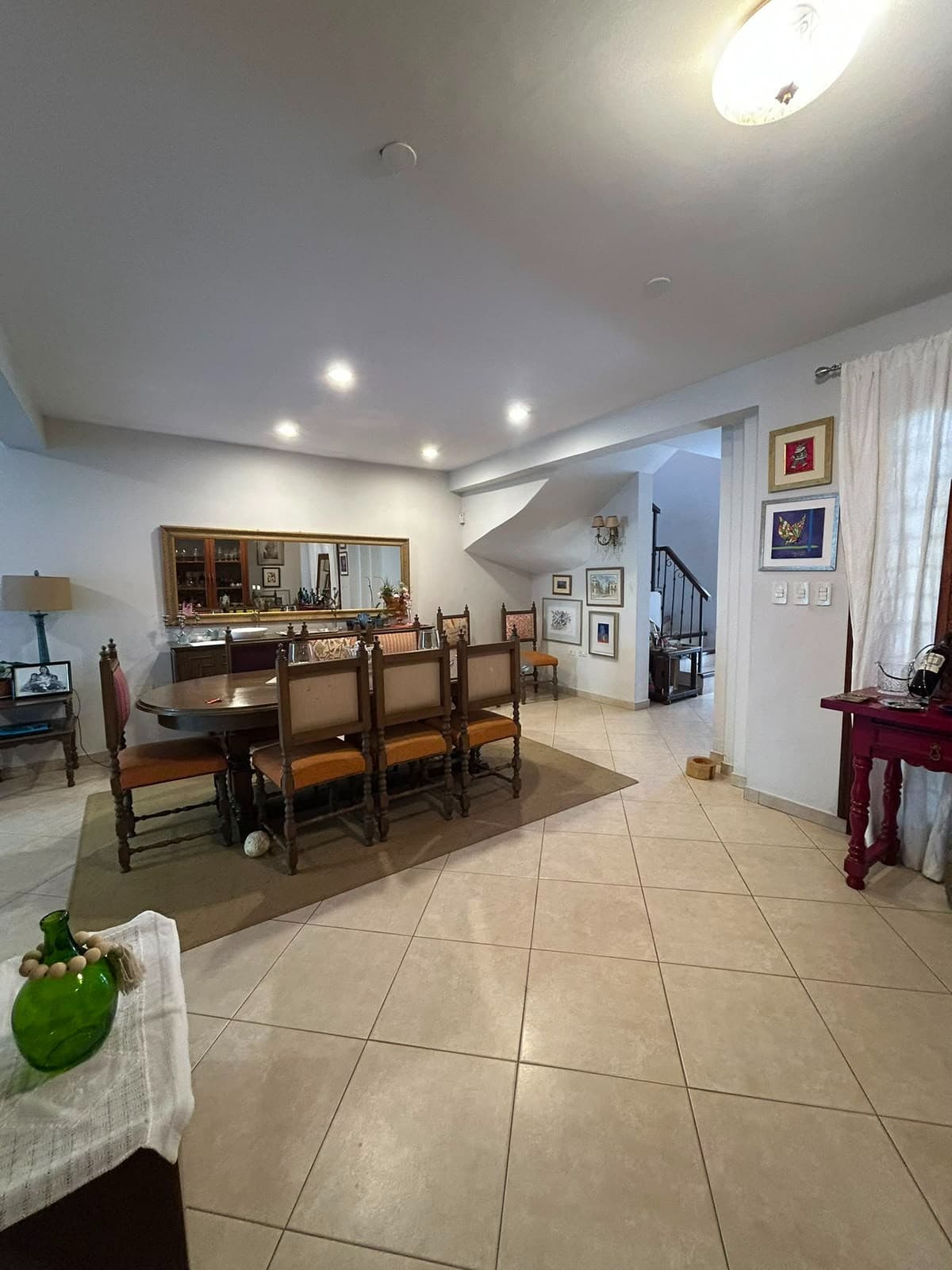 VENTA DE DUPLEX EN BARRIO MADAME LINCH - 4 DORMITORIOS – 2