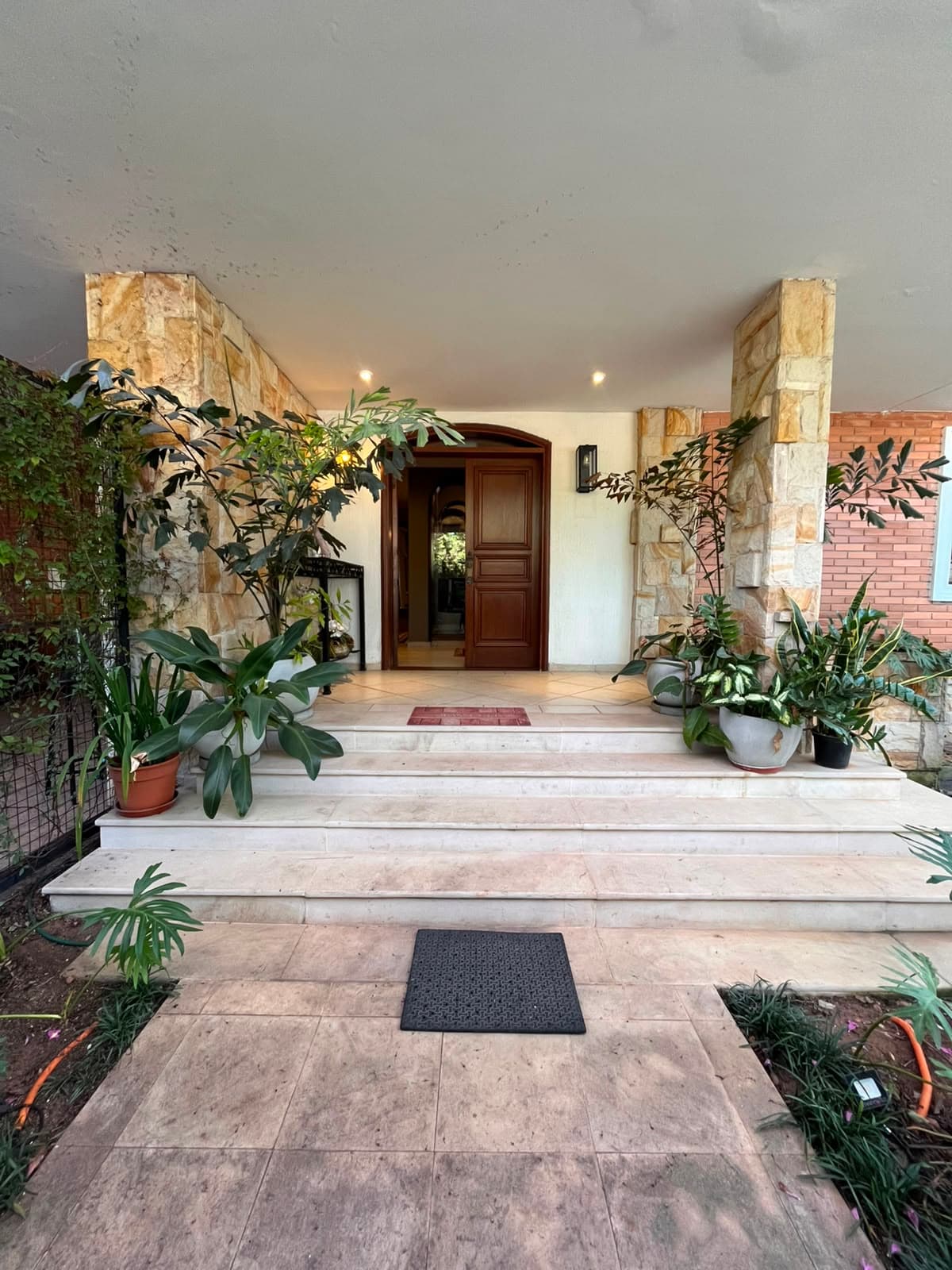 Alquilo hermosa casa Amoblada en barrio Mburicao – 2