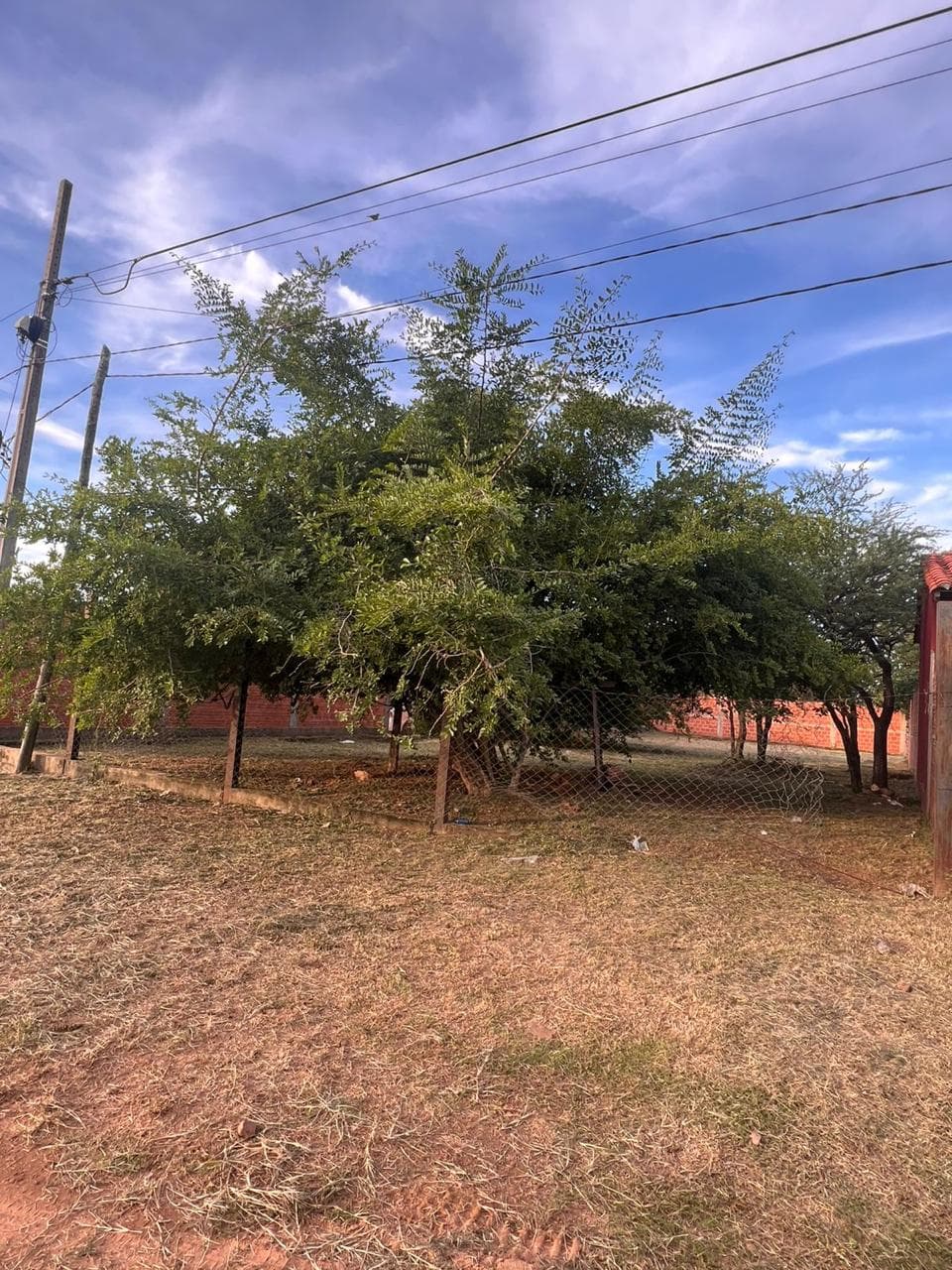 En Venta Terreno Amurallado en Piquete Cue - Limpio - V256