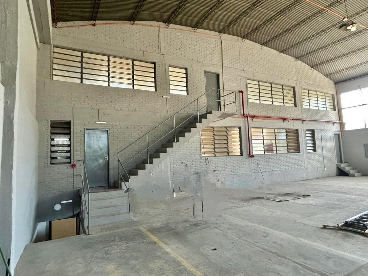 En Alquiler Depósito con Showroom y Oficina de en Asunción A480 – 3