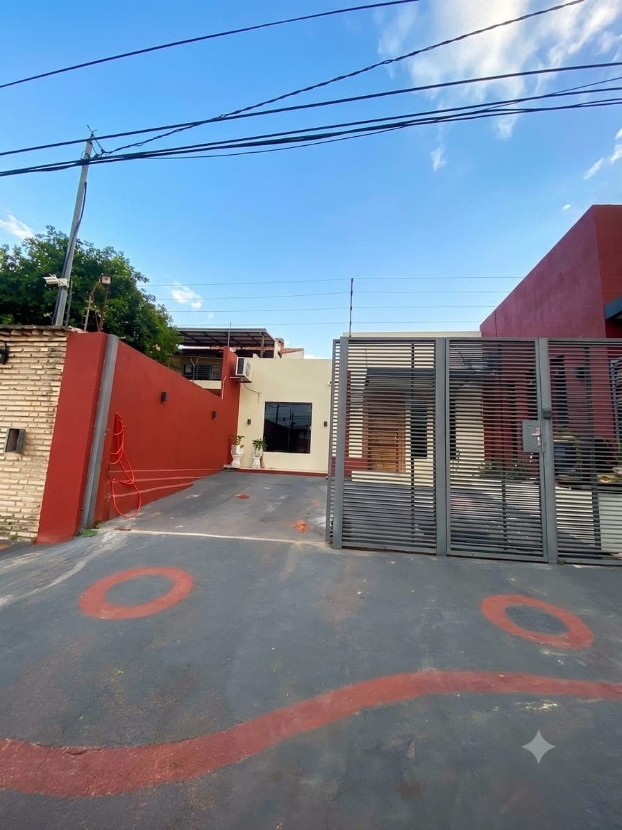 ALQUILO CASA EN LAMBARE BARRIO YBATE 2 HABITACIONES + DEP INDEPENDIENTE