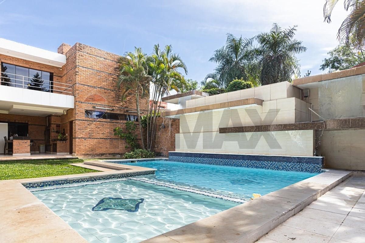 Residencia de Lujo en Barrio Mariscal Estigarribia – 2