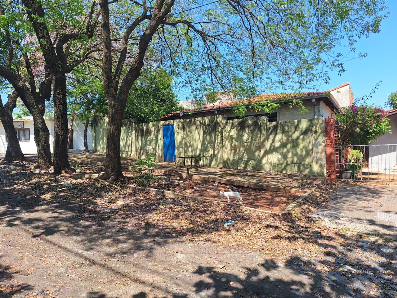 TERRENO EN ESQUINA EN BARRIO OBRERO – 3