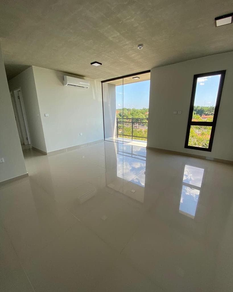 Vendo departamento zona Conmebol de 3 habitaciones con 2 cocheras – 2