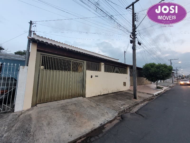 Casa à Venda no Jardim América com 4 Quartos e Piscina