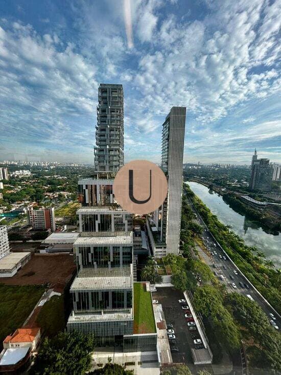 Andar Corporativo de Alto Padrão, Andar alto – Marginal Pinheiros | Área útil: 1.710 m² Garagens: 40 vagas Elevadores: 10 inteligentes + 2 privativos