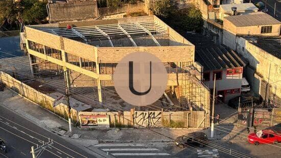 SALÃO COMERCIAL ESQUINA NOVO – 240m² LOCAÇÃO ?? Rua de grande movimento – Excelente visibilidade! Ideal para comércio,