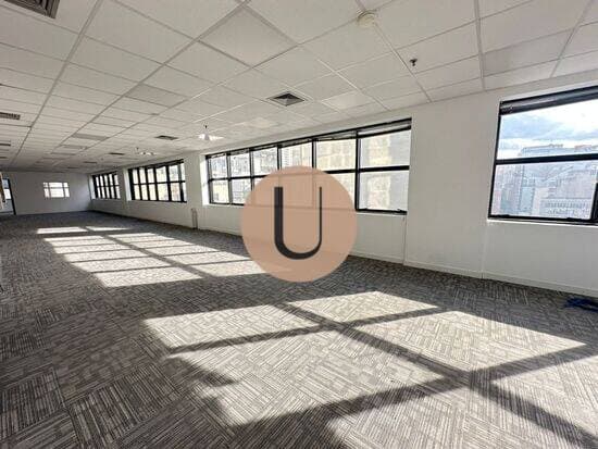 Conjunto com 376,56 m² de área útil, 04 Banheiros, Copa, 10 Vagas Ar-Condicionado Central Carpete Imóvel a 50 metros da Estação República do metrô 2 m