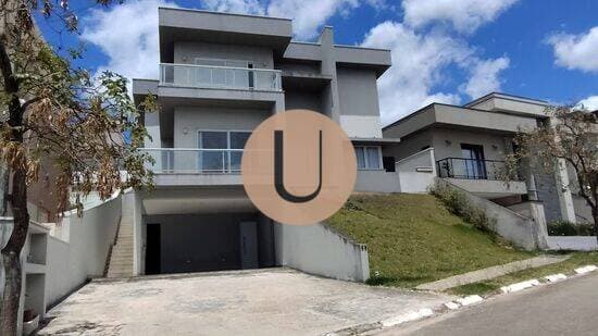 Casa Moderna em condomínio Resort, excelente localização na rua do clube!