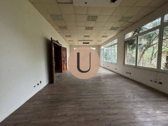 Terreno plano com 5.080,00 m² de área total, registrado em 5 matrículas e cadastrado em 3 inscrições de IPTU junto à Secretaria da Fazenda da Prefeitu