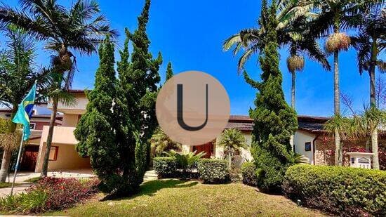 Casa Luxuosa em condomínio fechado em Aldeia da Serra!