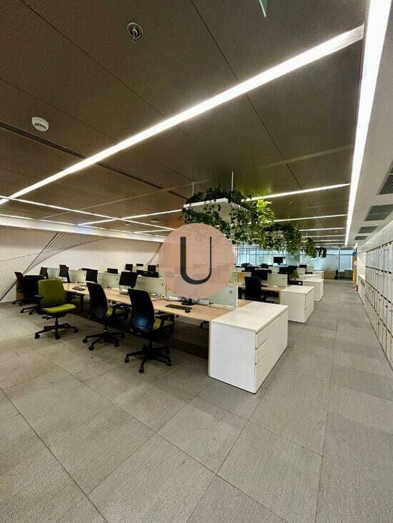 Andar Corporativo de Alto Padrão, Andar alto – Marginal Pinheiros | Área útil: 1.710 m² Garagens: 40 vagas Elevadores: 10 inteligentes + 2 privativos